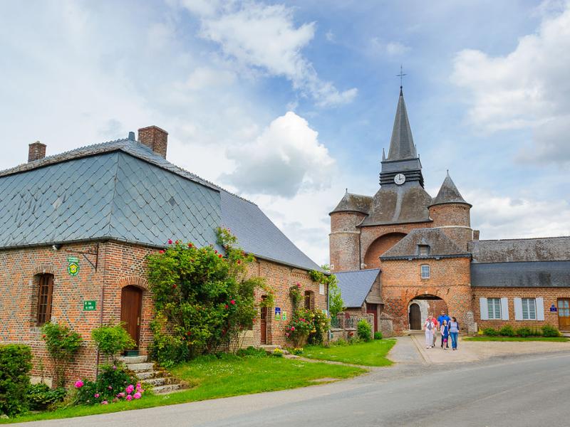 hautsdefrance's tweet photo. Partez à la découverte de l’un des plus beaux villages de France : niché au cœur de la #Thiérache, #Parfondeval mérite le détour avec son lavoir, son église fortifiée du XVIe siècle, sa mare et ses petites rues pittoresques 👉 https://t.co/zaMESHVC5t #Aisne #hautsdefrance https://t.co/dN6drXbUu0