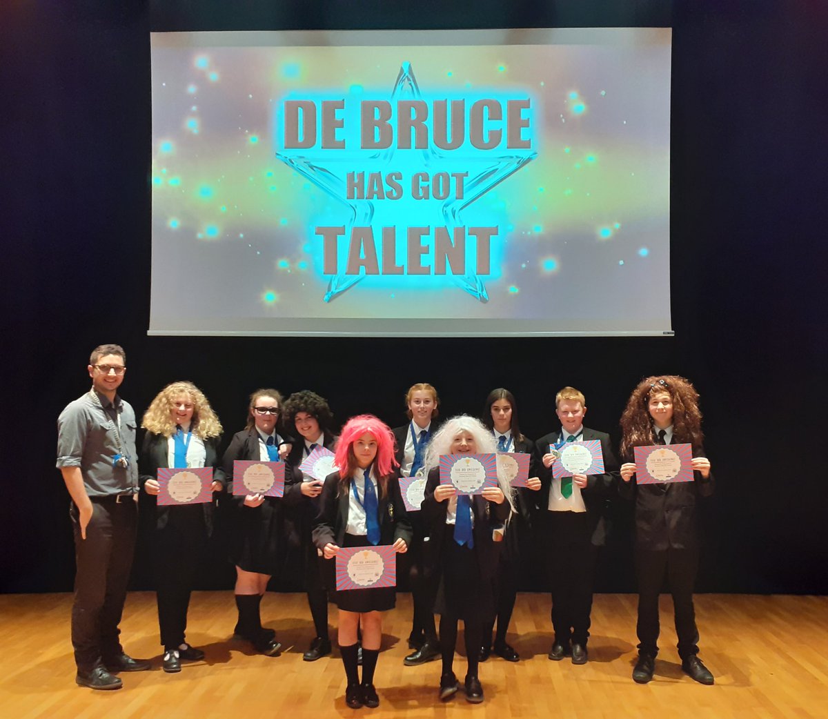 StHildsSchool's tweet photo. @StHildsSchool so proud to get 3rd prize at De Bruce's Got Talent 🎖🏆 well done to all who took part @WestViewPrimary @BarnardGrove    and St John Vianney https://t.co/Z8iyil8jbE