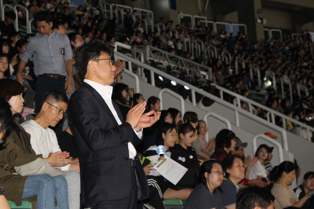 withJinsungjoon's tweet image. 어제 진성준 위원장은 100주년을 맞은 전국체육대회 개막식에 함께 했습니다. 새로운 100년을 향한 축제가 되기를 바랍니다. 

#진성준 #전국체육대회