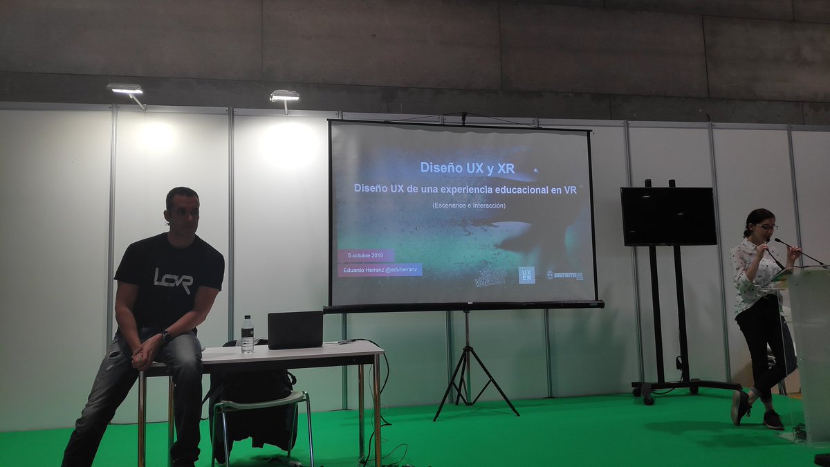 carlosgtardon's tweet photo. Empieza el taller de @EduHerranz sobre diseño #ux #vr en #distritovr https://t.co/Bn85yVbNMt