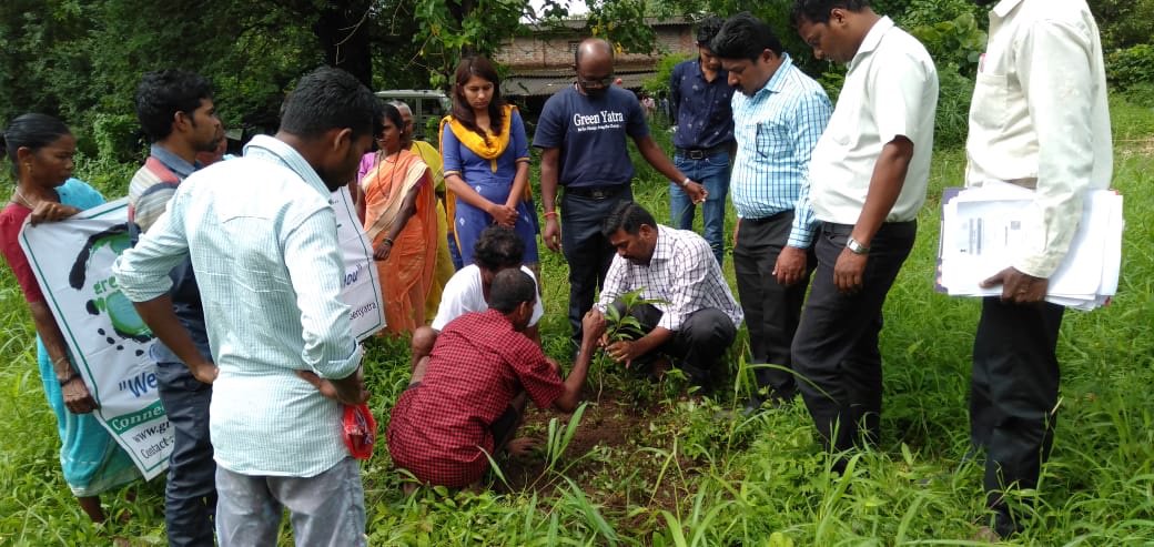 IamTreepathi's tweet photo. 3000+ #Livelihood #FruitsTree Plantation

Thank U @covestro for supporting 3000+ Fruits Saplings to #SupportFarmers and Create #GreenCover around the Mumbai and #SaveEnvironment 

You can donate to support more farmers https://t.co/3mYt4dZPZY or write us on info@greenyatra.org https://t.co/tRuadqBIRv