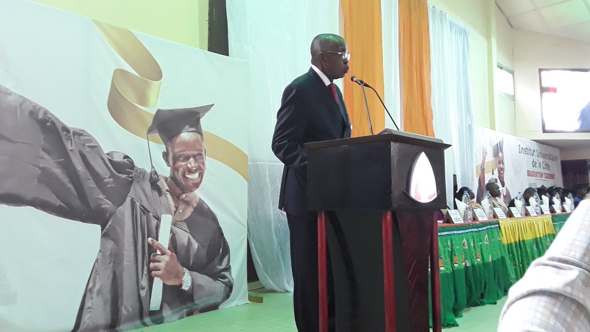 iucdouala's tweet photo. 👨‍🎓👩‍🎓Cérémonie de remise des parchemins aux lauréats de Licence Professionnelle #ICIA &amp; #ISTDI 2019.
Félicitations aux lauréats.🎓🎓
#IUC #GraduationCeremony https://t.co/VPjNrTGPOA