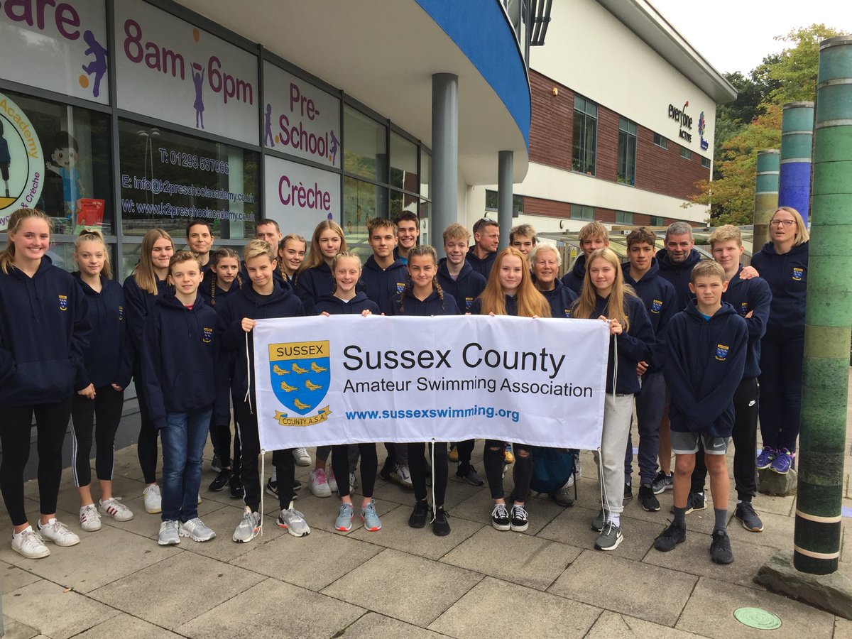 sussexasa's tweet image. Our team, in their new hoodie’s, heading off to Sheffield. #sussexswimfamily