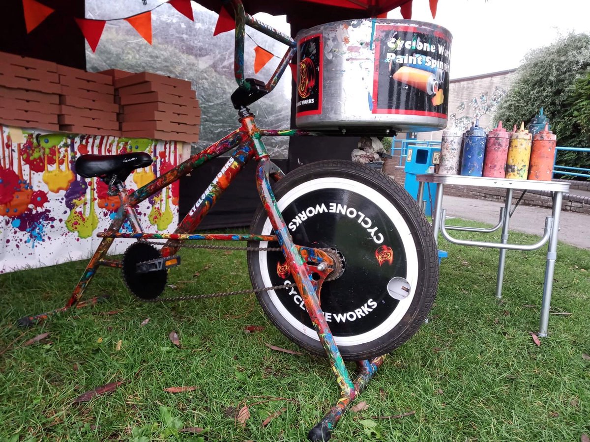 CycloneWorks's tweet image. Paint spinning at Countesthorpe college today 11-2. Come along to create some unique art! #cycloneworks #bike #art #paint #vinyl #vintage #eco #cycling #Countesthorpecollege #Leicester #Leicestershire #Countesthorpe