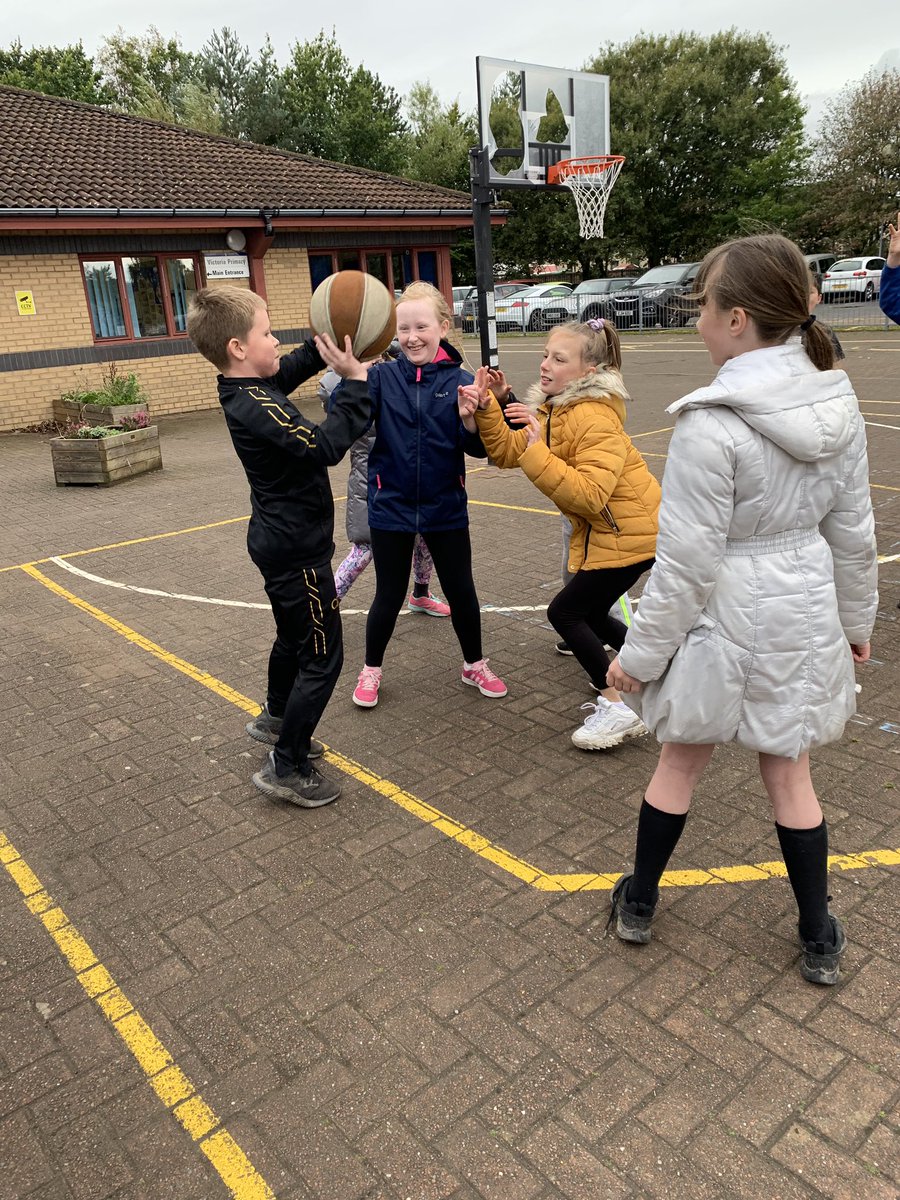 MissLMcPherson's tweet photo. We are focusing on defending in pe! #vpsteamwork #vpssport https://t.co/nKjJgSnmLt