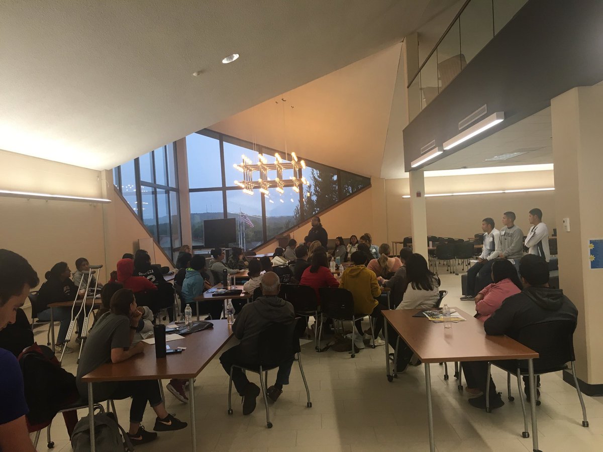 Super cool bilingual recruiting event at USM this morning! ⁦<a href="/USMSpireWire/">Saint Mary</a>⁩ ⁦<a href="/USM_JCOM/">USM JCOM</a>⁩