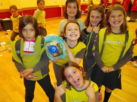 Guiding_LaSER's tweet photo. Look at the masterpieces 10th Redhill Brownies created! And they made their #PlasticPromises too. Have you made yours? https://t.co/T0tJc0oZSY https://t.co/fkQ6jBatlL https://t.co/bTppo7wJ6q