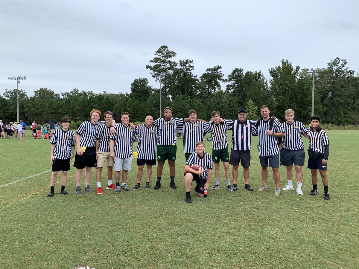 northsideupwar1's tweet photo. Ya’ll this is Community right here.  This is Football players from Riverbluff, WhiteKnoll, Northside Christian, as well as Professional Refs, and Church Leaders serving on a volunteer basis to cover Game Day.  #ThankYou! https://t.co/M8V0ocJMys