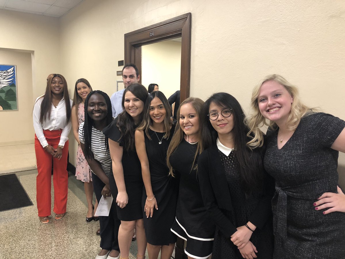 There is so much joy in seeing new pharmacy student’s excitement and support of their loved ones on White Coat Ceremony. Here are my new advisees.  #Pharmacy #classof2023 <a href="/NDMPharmacy/">NotreDame PharmD</a>