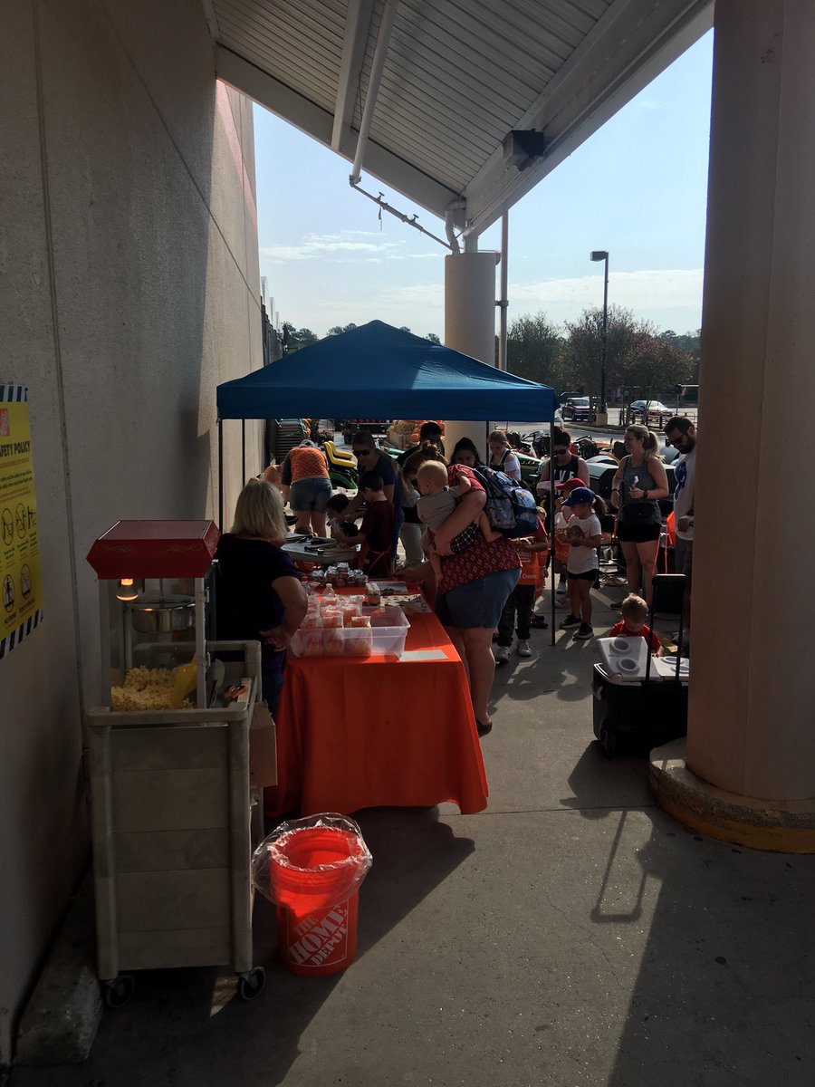 Kids workshop off to a great start at 0358 @BlakeOlivierHD <a href="/ChrisDurand_HD/">Chris Durand</a> @gregserigny