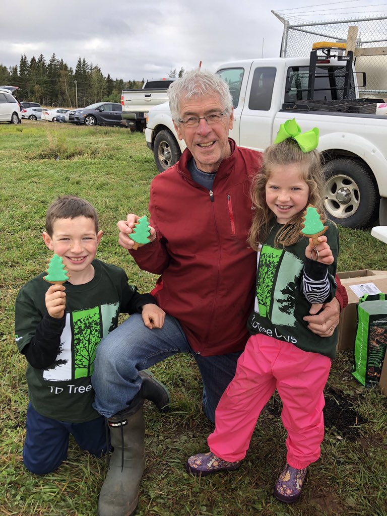 LikelyJeff's tweet photo. Thank you to all the amazing volunteers who helped plant 150 trees today!  A little rain and cold couldn’t stop them!  @TDFEF #TDtreeDays https://t.co/vf5WFFc3iw