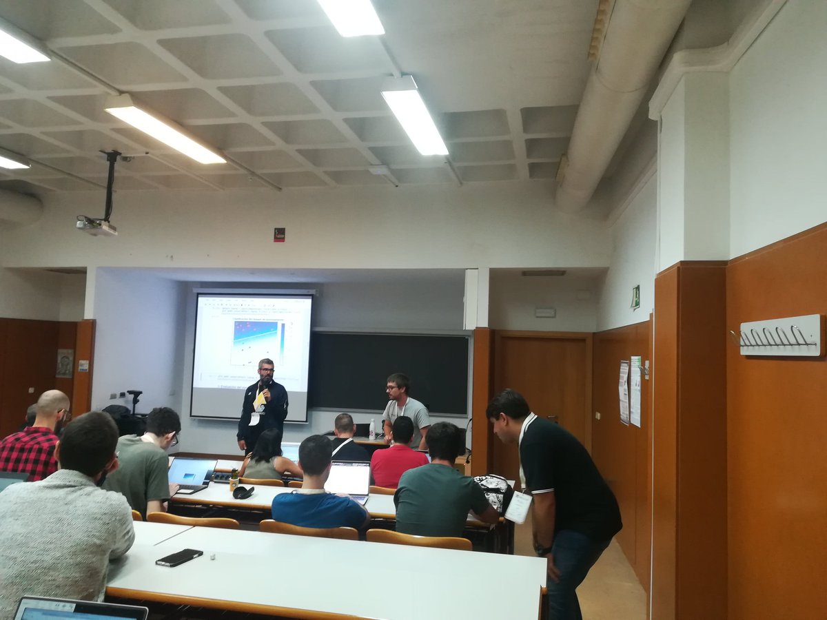 BArroquia's tweet photo. @PyDataMallorca #PyConEs19 #DataScience gran taller de introduccion a algoritmos de machine learning con python. #highlevel #cookingdata #visualizacion #sklearn https://t.co/bVIF8TCKCm