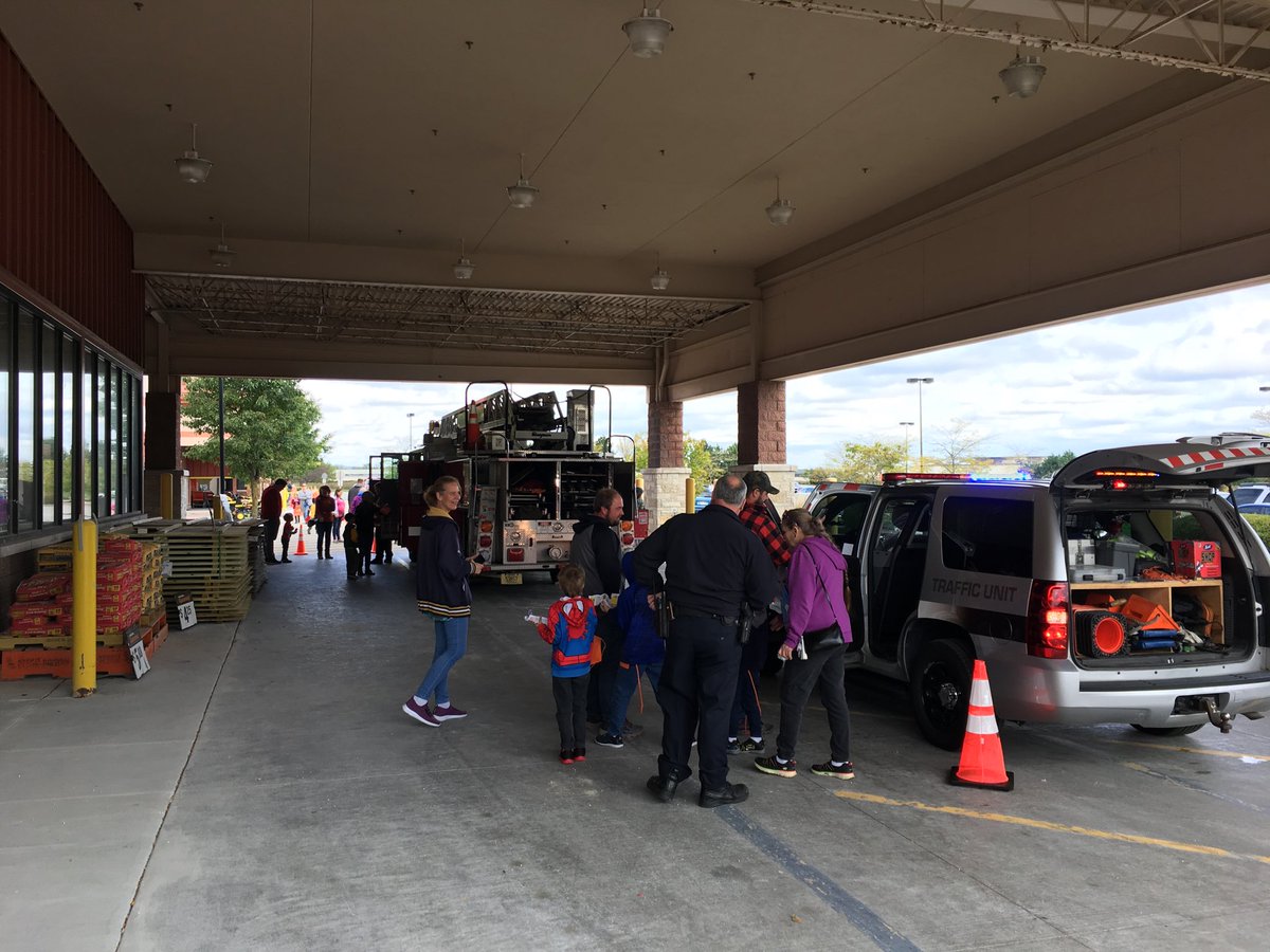 simonz_steve's tweet photo. Safety Days at Menomonee Falls ⁦@jonbaumann304⁩ https://t.co/S4KuqRBGvQ