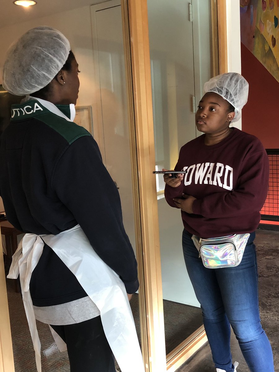 AlondaThomas's tweet photo. It’s Homecoming Time!! Following the annual tradition, Howard University is kicking off Homecoming week with a Day of Service! At Food &amp; Friends, volunteers are preparing meals for families in need. Here’s a few behind the scenes photos of the PR team in action!! #PRLife #HUHC19 https://t.co/vICWTTrUIM