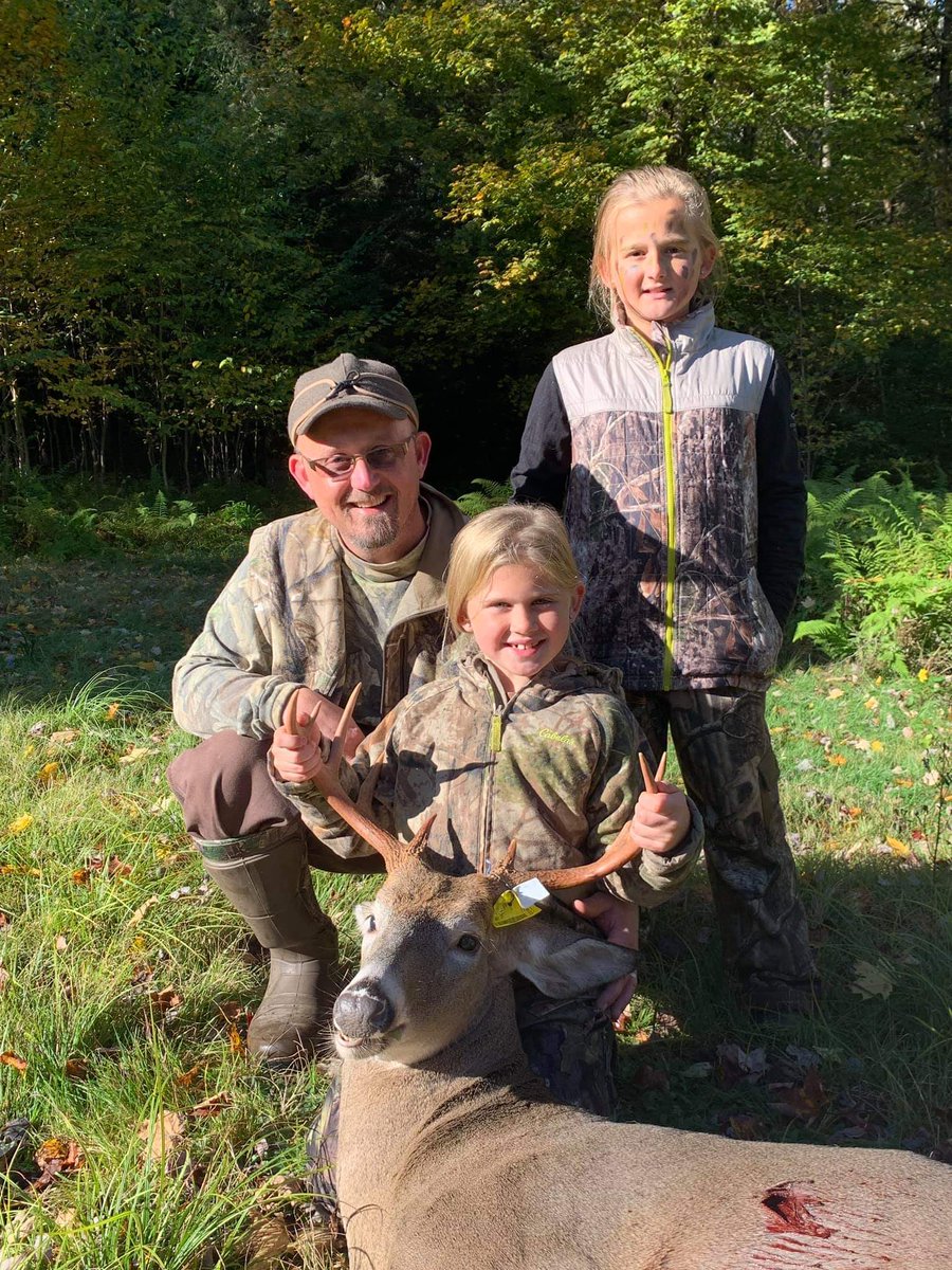 BubeckLawrence's tweet photo. My little buddy got it done with her first buck! Bigger than any one I've ever got😃 https://t.co/L4E76J3OCx