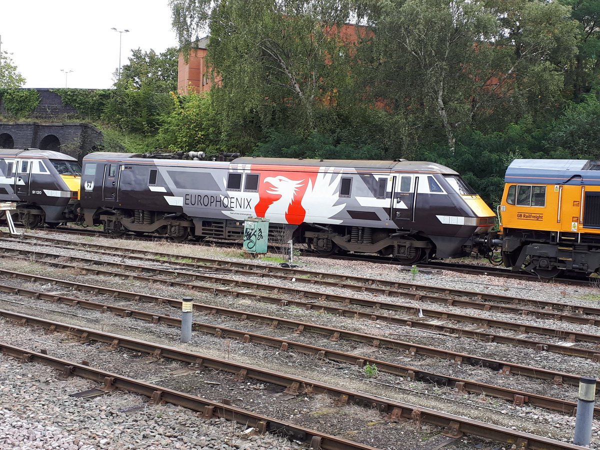 Andy H (@holtona72) on Twitter photo 66786 arrives at Leicester with the two Europhoenix 91s eventually destined for export to Eastern Europe 91117 & 91120. 5/10/19 66786 arrives at Leicester with the two Europhoenix 91s eventually destined for export to Eastern Europe 91117 & 91120. 5/10/19