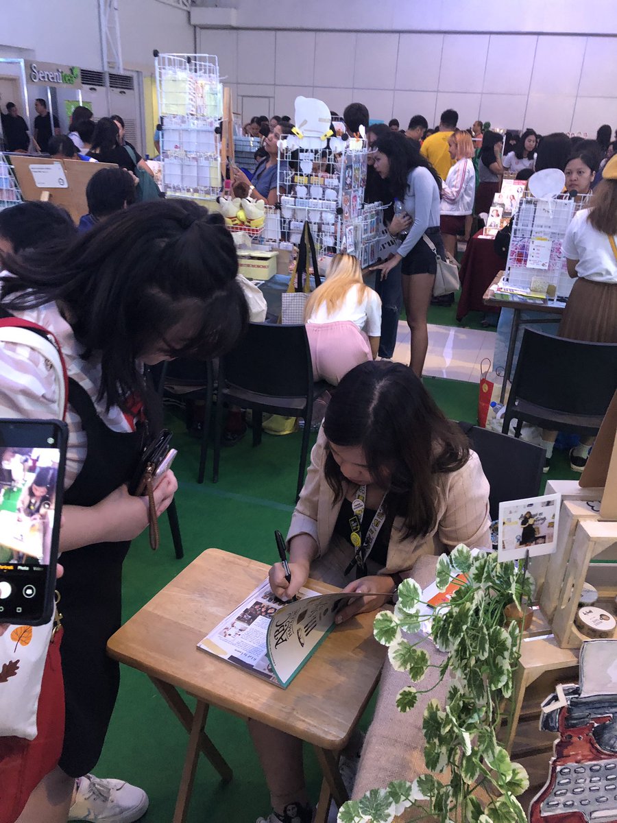 Ayreesa's tweet photo. Went to #PaperConPH on my own! https://t.co/6WWltWlw1b