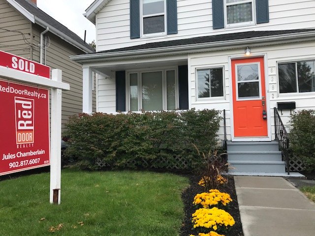 Red Hot Results on Willow Street!

LISTED by RDR's Jules Chamberlain
SOLD by RDR's Mark Mullane

Thinking of buying or selling? 
Contact Jules at 902.817.6007, jules@juleschamberlain.ca
Contact Mark at 902.403.8393, mark@reddoorrealty.ca

#Halifax #RedHotSold #NiceMoves