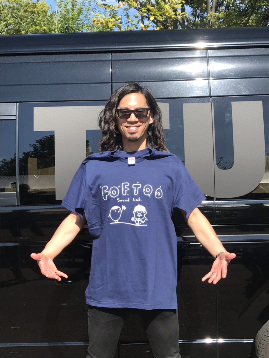 furushun's tweet photo. 鶴フェスFOFTOOステージサウンドチェック終了!
メンバーがそれぞれデザインしてくれたFOFTOOTシャツを着てくれたよ!
顔ハメパネルで遊ぶついでにTシャツ見てってくれよね!!
そしてフルシュンの顔も探してくれよな!!
photo byおはな@mahounouta
#鶴フェス
#FOFTOO https://t.co/4r3gqj2JUz