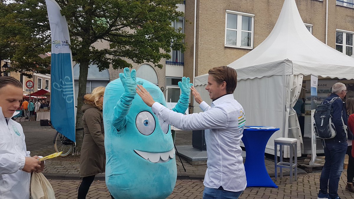 @wvnbrgt <a href="/Klimaatkrachtig/">Klimaatkrachtig Delfland</a> <a href="/Furieade/">Furieade</a> <a href="/Gem_Maassluis/">Gemeente Maassluis</a> nee nee, geen vet in het riool namelijk @wvnbrgt ! kwam <a href="/RickRiool/">Rick Riool</a> persoonlijk vertellen!