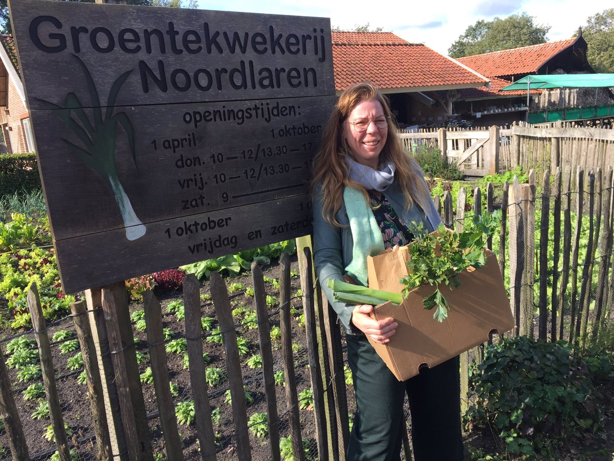 MetAgnesBakker's tweet photo. Allerlei groenten en paddestoelen gehaald voor een bijeenkomst met leerkrachten @GemWkwartier #voedseleducatie #ndce #regionaal #streekproducten @IVNRegioNoord @JongLerenEten https://t.co/wSGxCOFZvf
