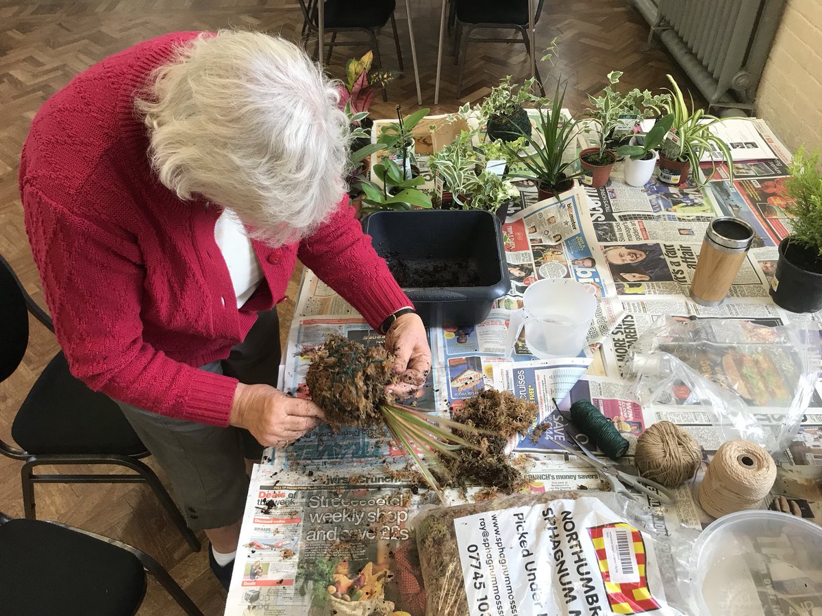 Come and join us at Fun Palace to learn new exciting things! Kokedama, scribbling robots, organic cotton waxed wrapping, paper bags, poppies knitting, cds upcycling and more!