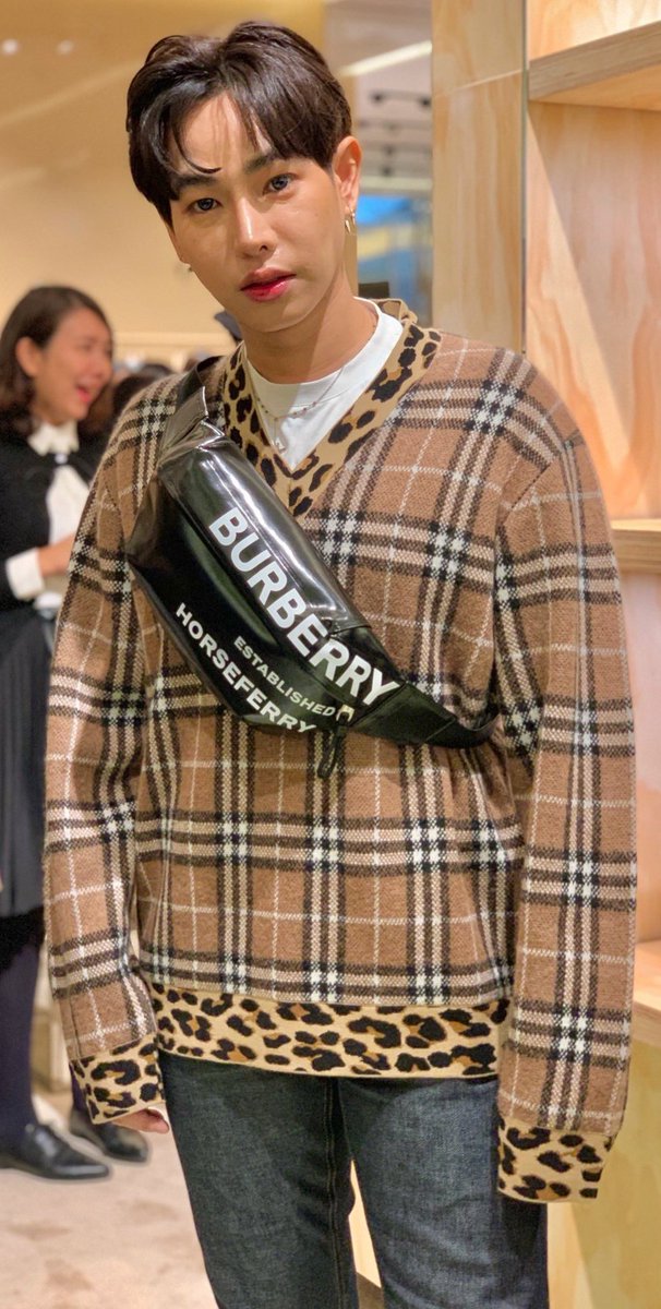 @peckpalit showcase his style fashion in the event celebrations luxury boutique brand @Burberry opens new concept store at Central Embassy including #BURBERRYxPECKPALIT the'90s style.

Credit​: #EsquireInStyle

#Burberry #BurberryThailand 
#PeckPalitchok