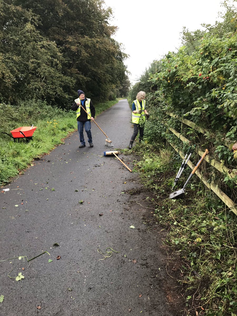 A good morning with the <a href="/SustransNI/">SustransNI</a> volunteers on the <a href="/combergreenway/">Comber Greenway</a>