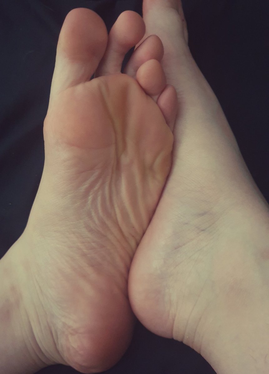 GoddessFeet19's tweet photo. You belong under these feet ... #paypig #findom #moneyslave #humanatm https://t.co/05kwMHkS88