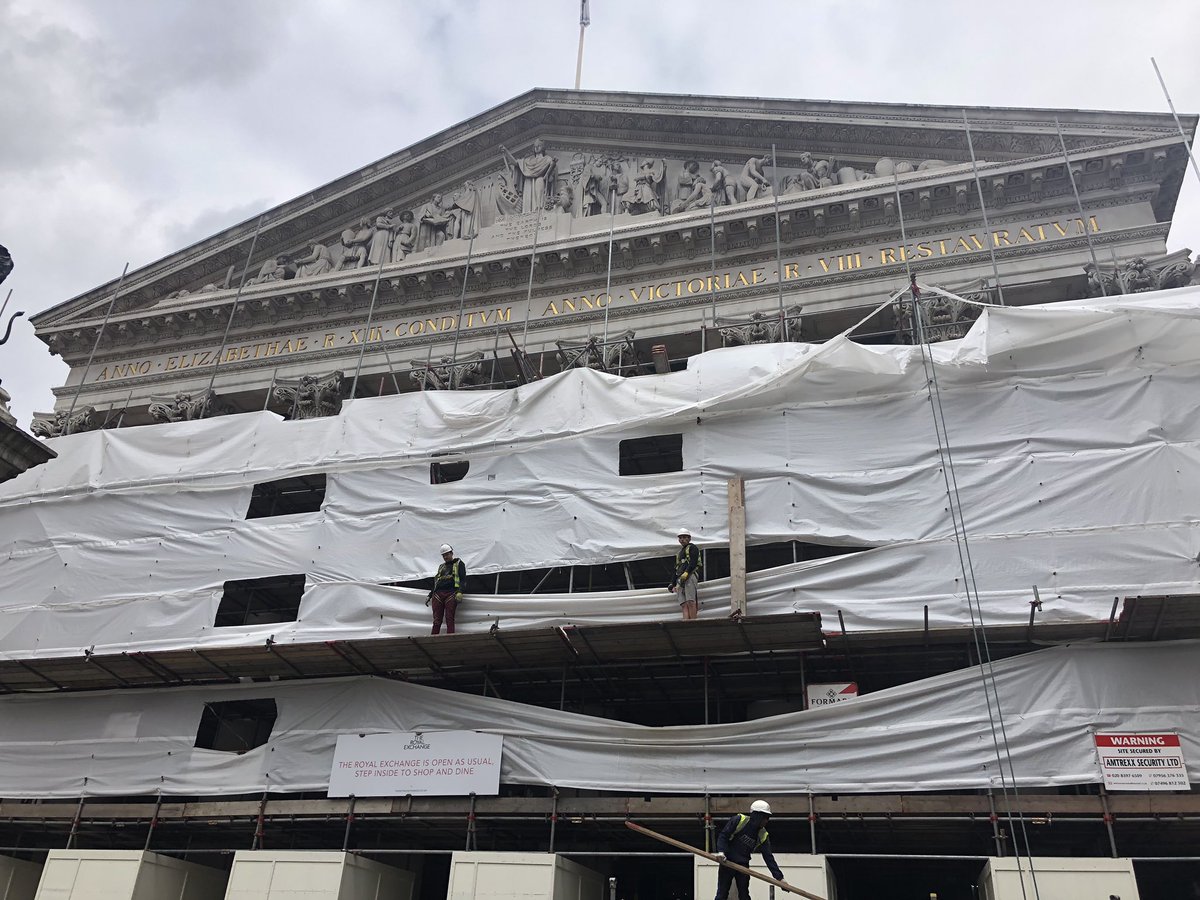 anniewood_'s tweet photo. Unveiling of the beautifully cleaned  #RoyalExchange https://t.co/NlZRNlhzWl