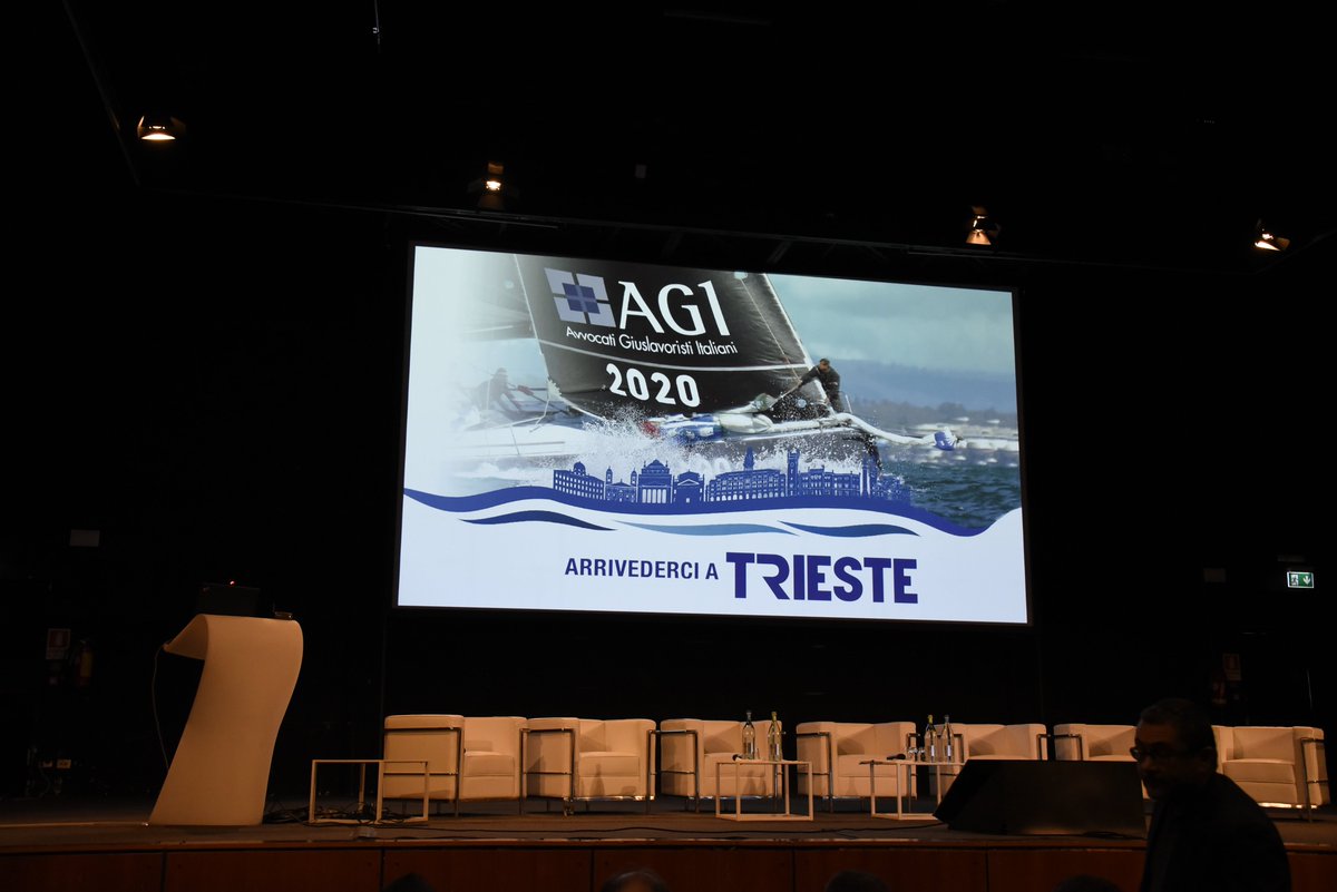 giuslavoristi's tweet photo. "Ringrazio gli organizzatori, gli ospiti e tutti i presenti. Ci vediamo nel 2020 a #Trieste", @enzomartino54 saluta la fine del #convegnoagi2019. 
Un grazie a tutti i presenti e a chi, pur da lontano, ci ha seguito via social https://t.co/7fq6Fw2YXQ