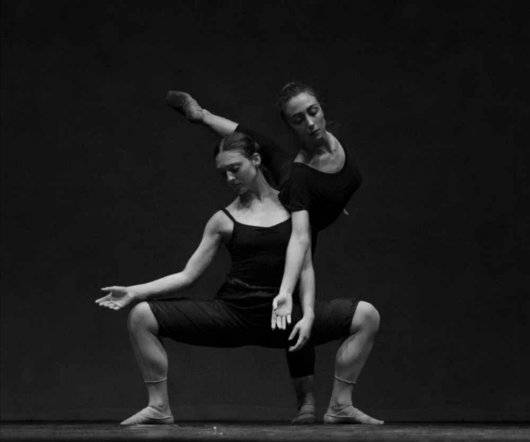 TizianaFarco's tweet photo. Bello tornare a danzare. Bellissimo tornare a sentirsi, e a sentire. Buon weekend, anime danzanti.😊 #PocheChiacchiereSoloDanza 💜
FarcoMorraDanza 2019/2020 #Danza a #Torino per bimbi, ragazzi, adulti e professionali
#DanzaClassica #DanzaContemporanea #GiocoDanza #DanzaHipHop https://t.co/sMCTYXvAmG