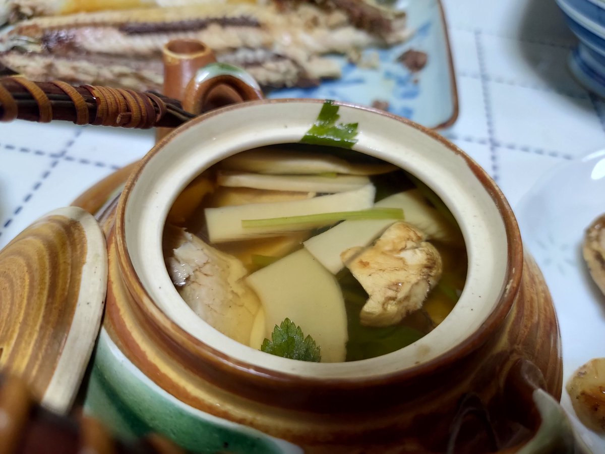 えむ ニコニコ生主 در توییتر これより食事です 珍しい食事なので写真を一つ 秋かと思えば本日の気候は夏 秋 松茸 日本料理 Ff14 Ps4shere