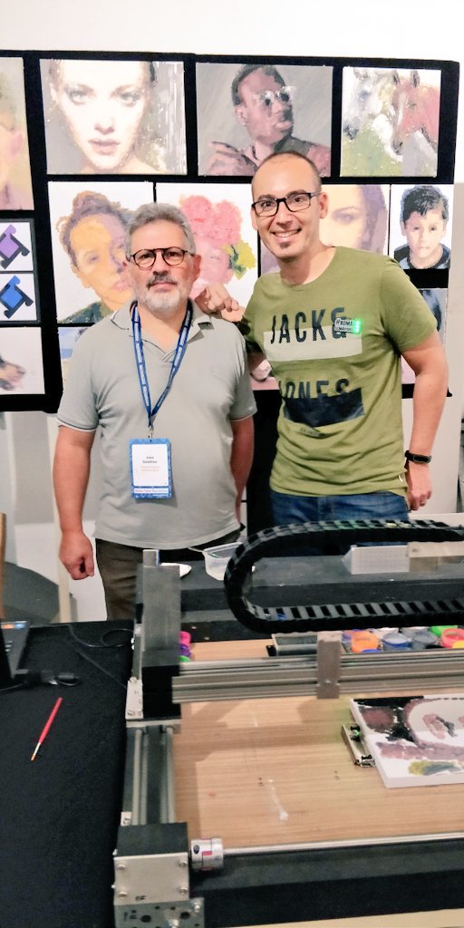akirasan's tweet image. #Desvirtualizando a @jvsalatino en la #MakerfaireBCN19 con su proyecto #PortraitPainterRobotProject