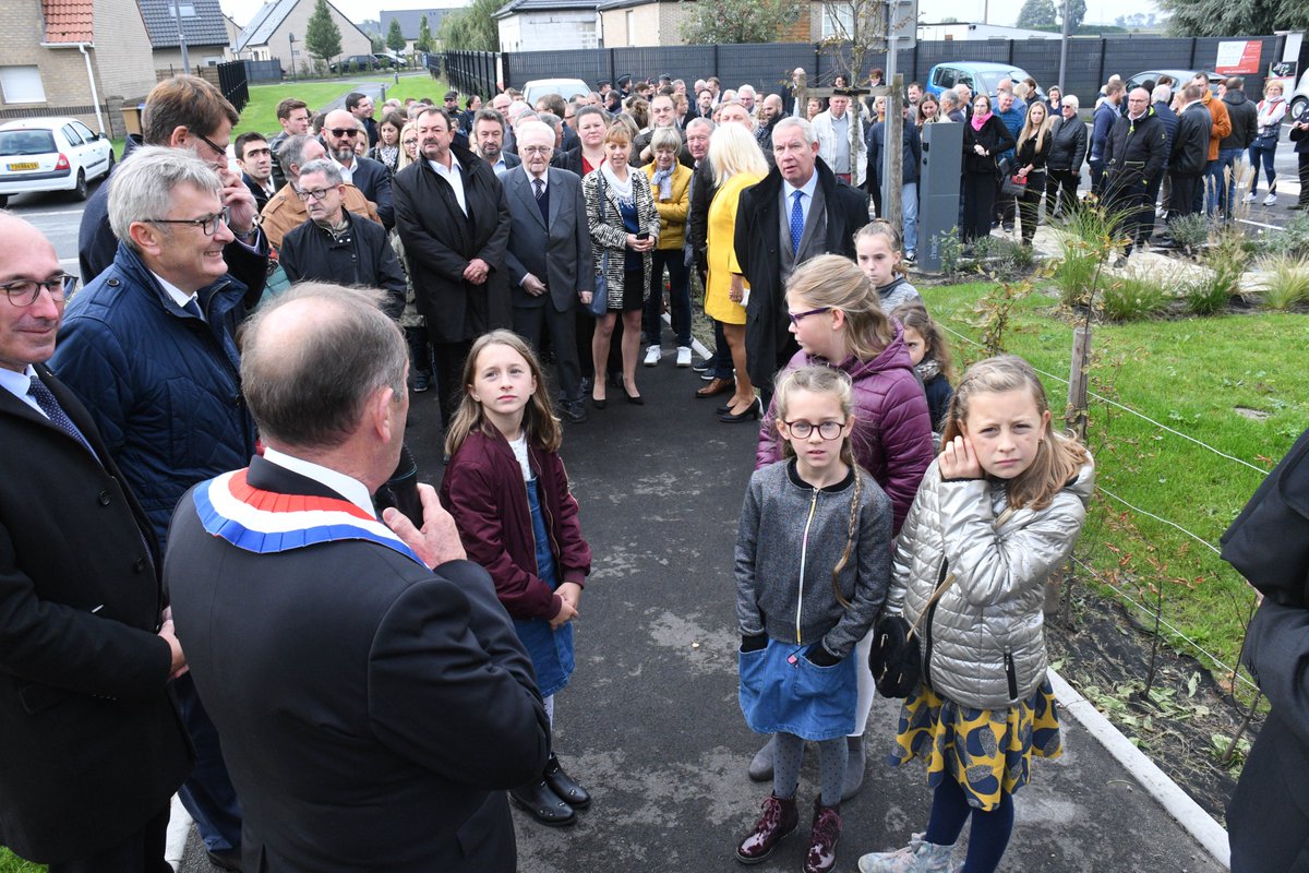 BertrandRingot's tweet photo. Inauguration de la maison de Village à #Craywick.
Un magnifique lieu de rencontre pour accueillir des réceptions communales et familiales.
Le @SivomAaColme a souhaité accompagner le projet par la réalisation des travaux d'aménagements paysagers et extérieurs. https://t.co/W1obrrroWo