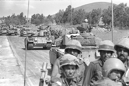 בדרך לגולן לבלום את הסורים, 7.10.1973.צילום: איתן האריס - לע"מ