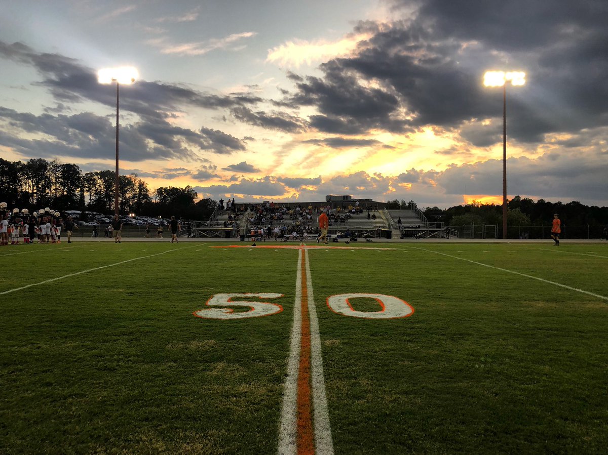 bstrupp_'s tweet photo. Friday Nights are special. https://t.co/yeEYECAEEs