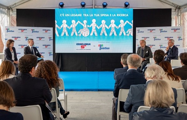 yy01329's tweet photo. Esselunga sostiene Fondazione Telethon #PRNews #PressDelivery #PrimoPiano https://t.co/Av7OZdoN1O https://t.co/HN7B6eovm8