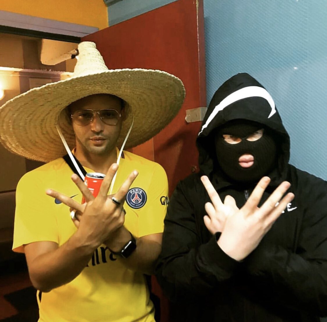 KalashCriminel's tweet photo. L’EMPREUR DE LA CRASSERIE ET LE ROI DES SAUVAGES RÉUNIS SUR UN MÊME TITRE ! 
RDV LE 8 NOVEMBRE POUR L’ALBUM DE MON SAUVAGE 
R.A.S https://t.co/7uhF19u6Lw