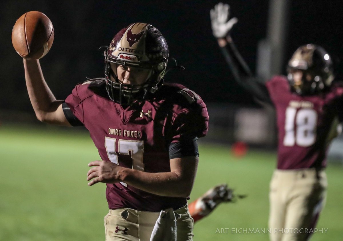 Art037's tweet photo. Omro wins BIG for Homecoming 2019! #omropride #canon1dxmark2 #homecoming2019 @FansFoxes @OmroFoxesFB https://t.co/7h6FfZMkHC