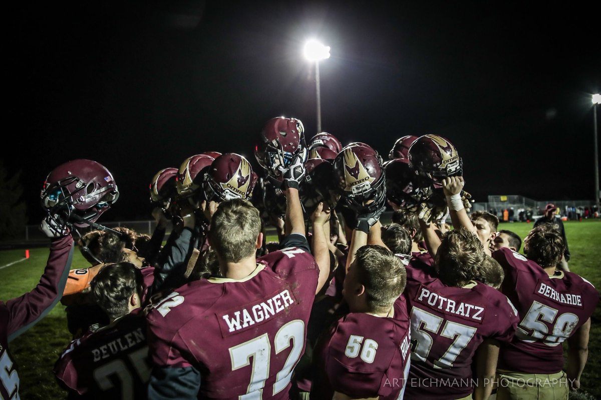 Art037's tweet photo. Omro wins BIG for Homecoming 2019! #omropride #canon1dxmark2 #homecoming2019 @FansFoxes @OmroFoxesFB https://t.co/7h6FfZMkHC
