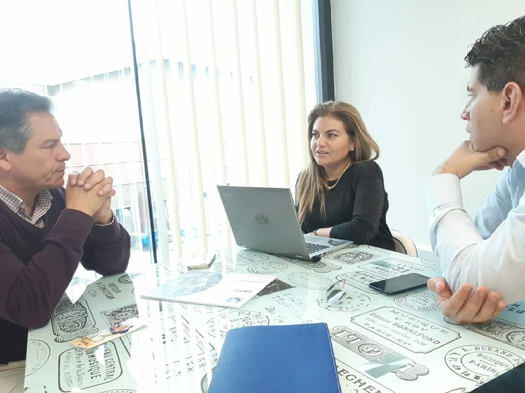 azccit's tweet photo. Grandes encuentros con líderes mineros, Jenny Rojas, presidenta de la Cámara Minera de Chile y con Yuri Rojo, Gerente Clúster Minero de Antofagasta.

#mineria @yurirojo @JennyJARojas
#Zicosur #Chile #comercio #negocios #Inversion #industria #China #Antofagasta @zicosuroficial https://t.co/B9JgvOfbcg