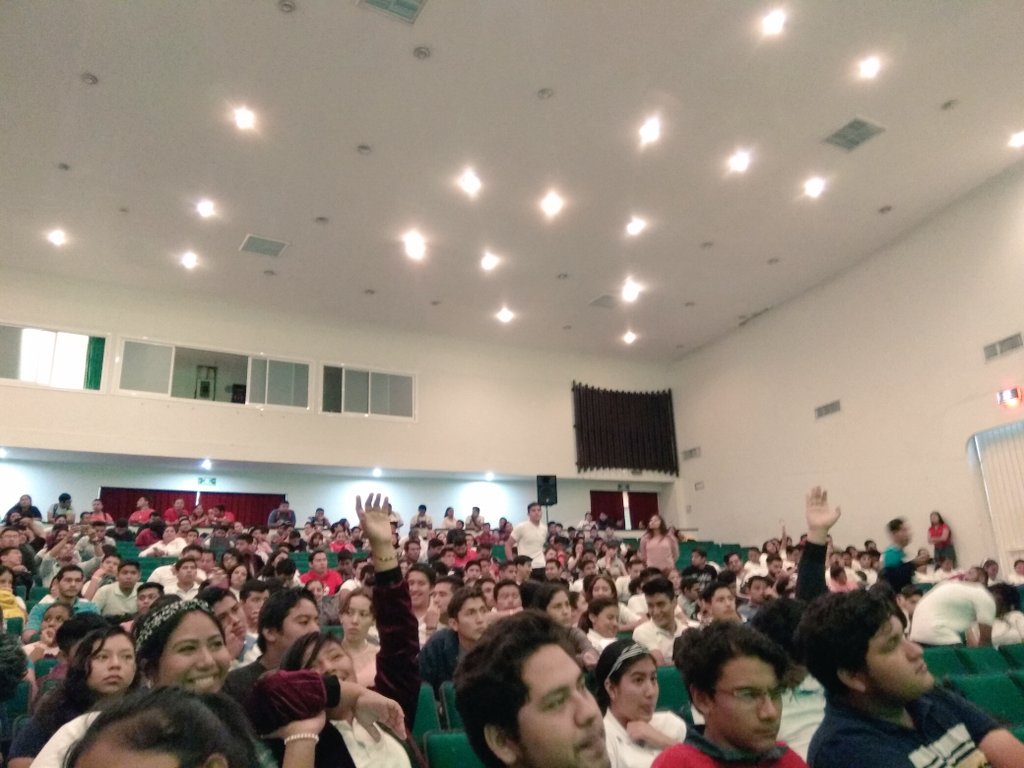 gdgvhsa's tweet image. Esto fue #DevFest #CONAIS agradecemos a todos y todas que nos acompañaron en esta experiencia. Sin duda todo un éxito. Recuerden que les esperamos el siguiente año para la edición 2020. 

No te olvides de seguirnos para mantenerte al tanto de todas nuestras actividades. 🎇🎇🎇🎇