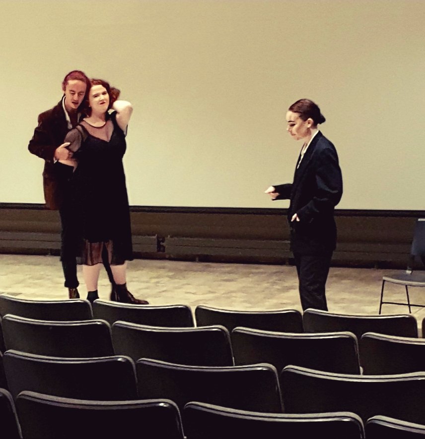 Emmandi's tweet photo. We came, we saw, we learned lines off our mobile..... 

Now it's time for me to head home after a first, flying visit to #NewYork 
Have a great conference @PankhrstPlayers - see you back at the ranch!

#PanksTakeNewYork #Panks #EHUDrama #IWillBeFree #Shrew #ItsNotFunny @edgehill https://t.co/xv9cOFvFI4