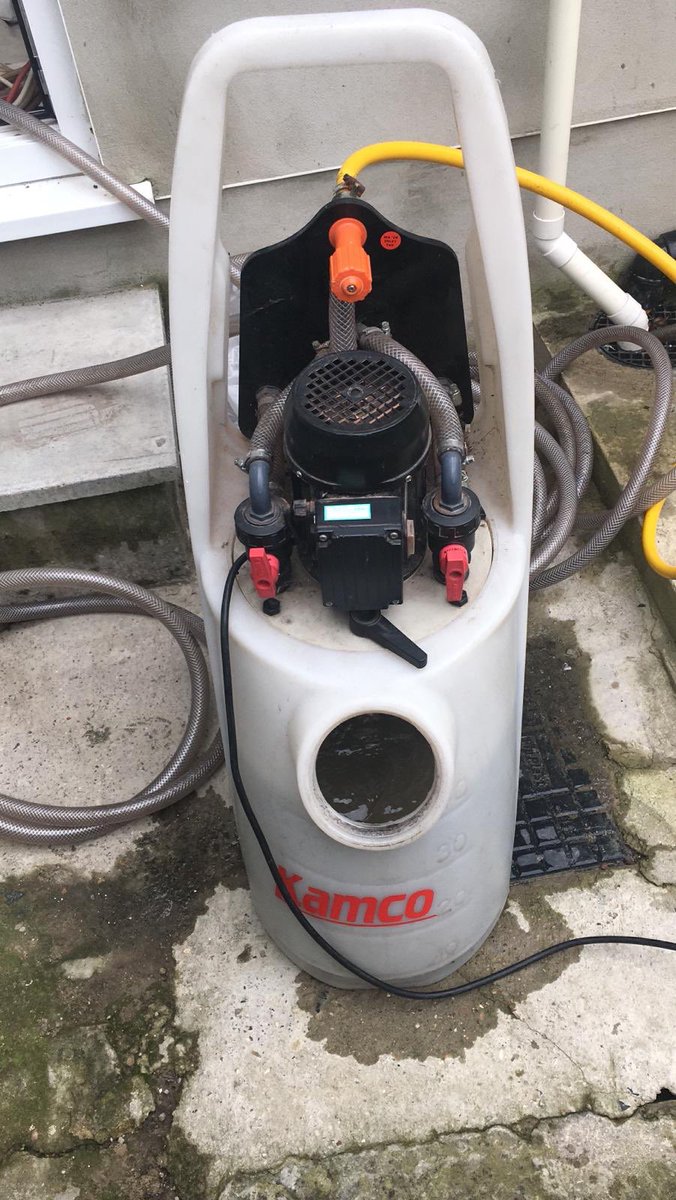 hingthegasman's tweet image. Doing a power flush today in South London. @pete_spirotech #powerflush #spirotech #workingweekends #kamco