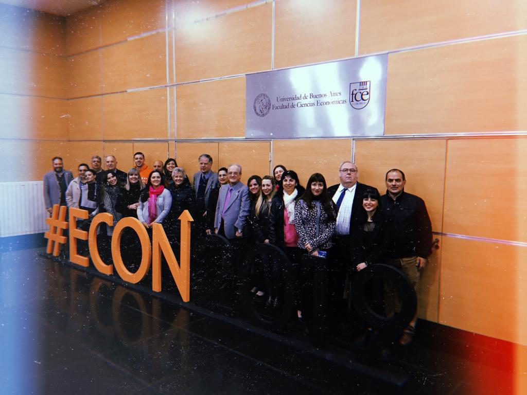 omarquiroga1's tweet image. Cierre muy exitoso de #econ2019 el mayor evento académico que abre las puertas de la Facultad a toda la sociedad.
Un privilegio poder trabajar en equipo con un grupo de personas con una pasión común: el amor inmenso por @UBAeconomicas