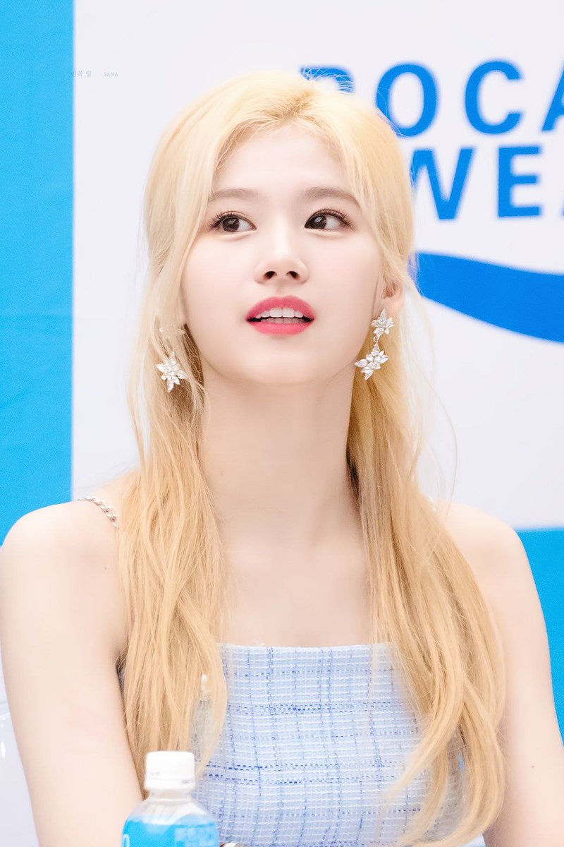 Pann Kpop On Twitter Twice Sana Black Hair Vs Blonde Hair Vs