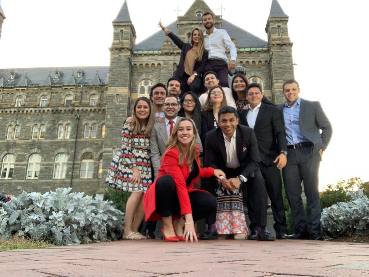 deninsonmendoza's tweet photo. Gran Experiencia @GeorgetownLatAm #ILG nos quedan amigos en America Latina, aprendizajes y sobretodo el sueño que es posible la UNIÓN @Dragustinpesce @GuidoMercadoD GRACIAS @Ernstr_97 @paolave24 @crisr_dc Escuela de Negocios @Georgetown https://t.co/B9xVMEp8bo