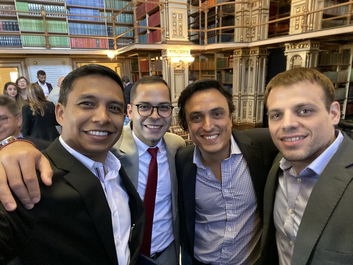 deninsonmendoza's tweet photo. Gran Experiencia @GeorgetownLatAm #ILG nos quedan amigos en America Latina, aprendizajes y sobretodo el sueño que es posible la UNIÓN @Dragustinpesce @GuidoMercadoD GRACIAS @Ernstr_97 @paolave24 @crisr_dc Escuela de Negocios @Georgetown https://t.co/B9xVMEp8bo