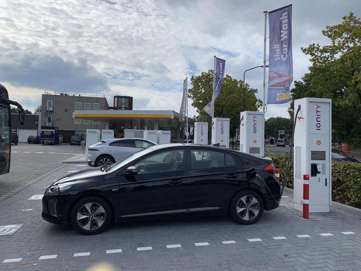 alicekrekt's tweet photo. Kan laden ook te snel gaan? Bijna geen tijd voor koffie! 😅 Heerlijk vlot weer onderweg.  #Shell #Ionity https://t.co/54VlSjeDmw